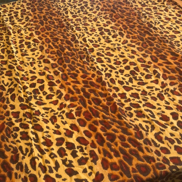 Leopard printed scarf! - Picture 4 of 4